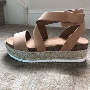 Sunny camel sandal